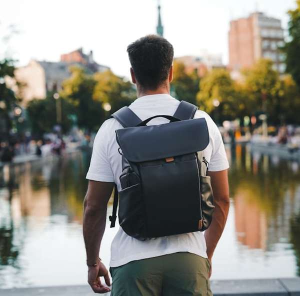 jakob-owens-BmH09wAkJa8-unsplash (1)